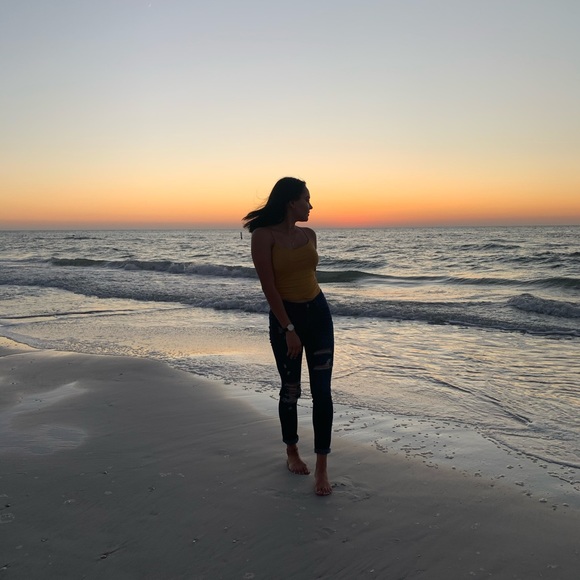 Meet your Posher, Cynthia - Picture 1 of 1